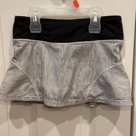 Ivivva Grey & White Striped Skort with Black Waistband - Picture 1 of 6